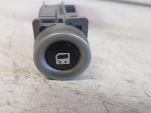 Gebruikte Schuifdeur schakelaar Peugeot 807 Prijs € 15,00 Margeregeling aangeboden door Autodemontagebedrijf Smit