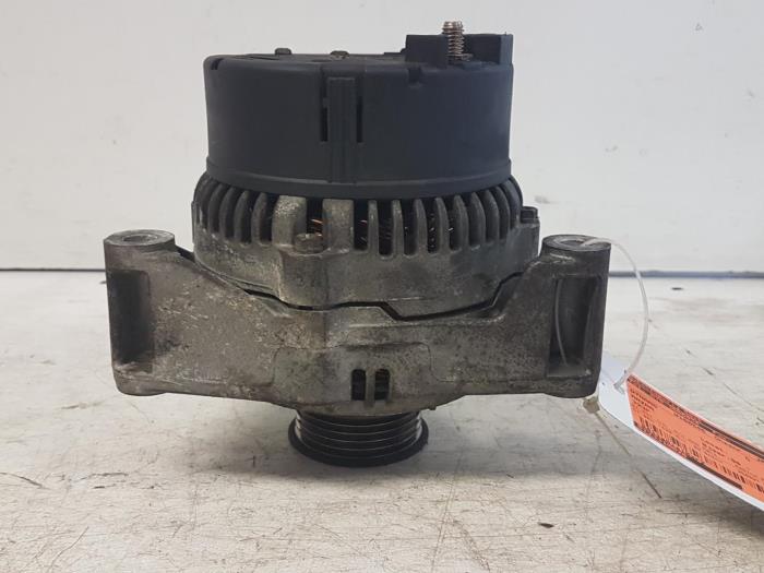 Gebruikte Dynamo Mazda 323 Fastbreak (BJ14) 1.5 LX,GLX 16V Prijs € 30,00 Margeregeling aangeboden door Autodemontagebedrijf Smit