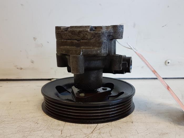 Gebruikte Servopomp Volkswagen Passat (3B2) 1.6 Prijs € 40,00 Margeregeling aangeboden door Autodemontagebedrijf Smit