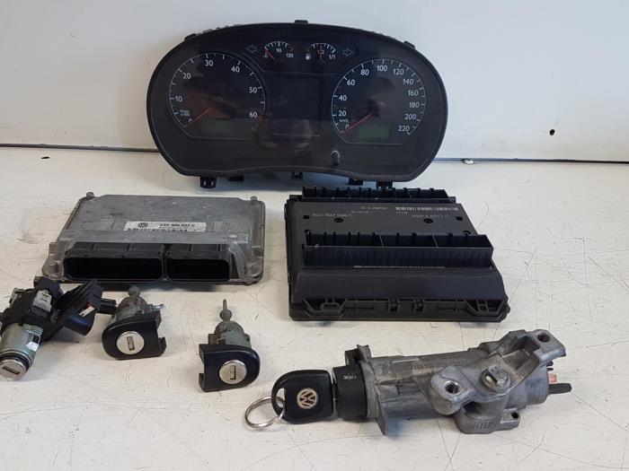 Gebruikte Kontaktslot + computer Volkswagen Polo IV (9N1/2/3) 1.2 Prijs € 150,00 Margeregeling aangeboden door Autodemontagebedrijf Smit
