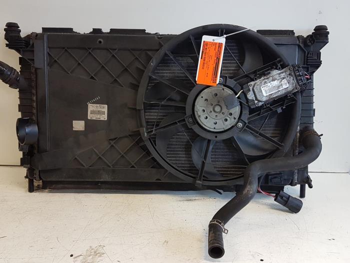 Gebruikte Radiateur Ford Focus 2 Wagon 1.6 TDCi 16V 90 Prijs € 20,00 Margeregeling aangeboden door Autodemontagebedrijf Smit