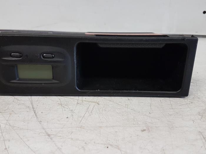 Gebruikte Display Interieur Mazda Demio (DW) 1.5 16V Prijs € 15,00 Margeregeling aangeboden door Autodemontagebedrijf Smit