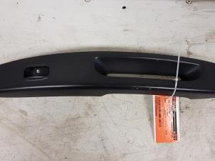 Gebruikte Elektrisch Raam Schakelaar Kia Picanto (BA) 1.1 12V Prijs € 20,00 Margeregeling aangeboden door Autodemontagebedrijf Smit