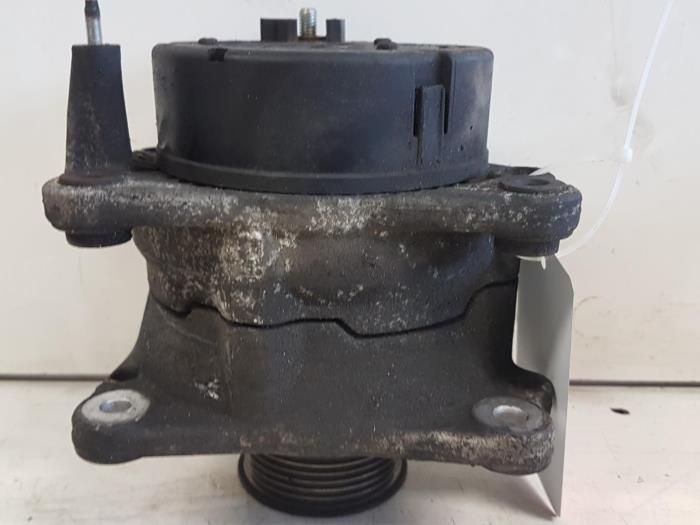 Gebruikte Dynamo Volkswagen Transporter/Caravelle T4 2.4 D Prijs € 50,00 Margeregeling aangeboden door Autodemontagebedrijf Smit