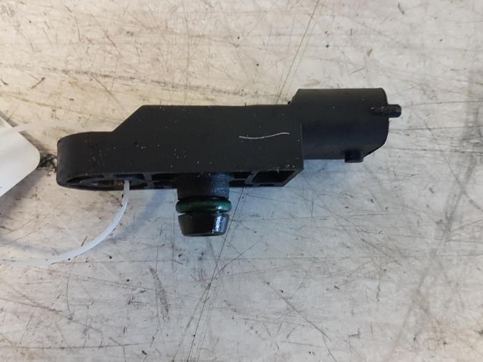 Gebruikte Map Sensor (inlaatspruitstuk) Renault Laguna II Grandtour (KG) 2.2 dCi 150 16V Prijs € 15,00 Margeregeling aangeboden door Autodemontagebedrijf Smit