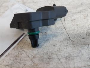 Gebruikte Map Sensor (inlaatspruitstuk) Smart Forfour (454) 1.1 12V Prijs € 30,00 Margeregeling aangeboden door Autodemontagebedrijf Smit