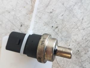Gebruikte Temperatuursensor Motor Volkswagen Caddy III (2KA,2KH,2CA,2CH) 2.0 SDI Prijs € 15,00 Margeregeling aangeboden door Autodemontagebedrijf Smit