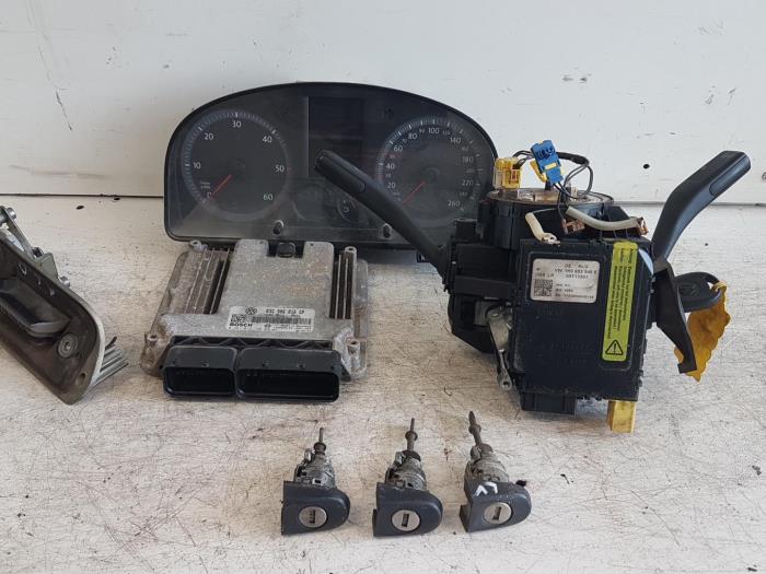 Gebruikte Kontaktslot + computer Volkswagen Caddy III (2KA,2KH,2CA,2CH) 2.0 SDI Prijs € 400,00 Margeregeling aangeboden door Autodemontagebedrijf Smit
