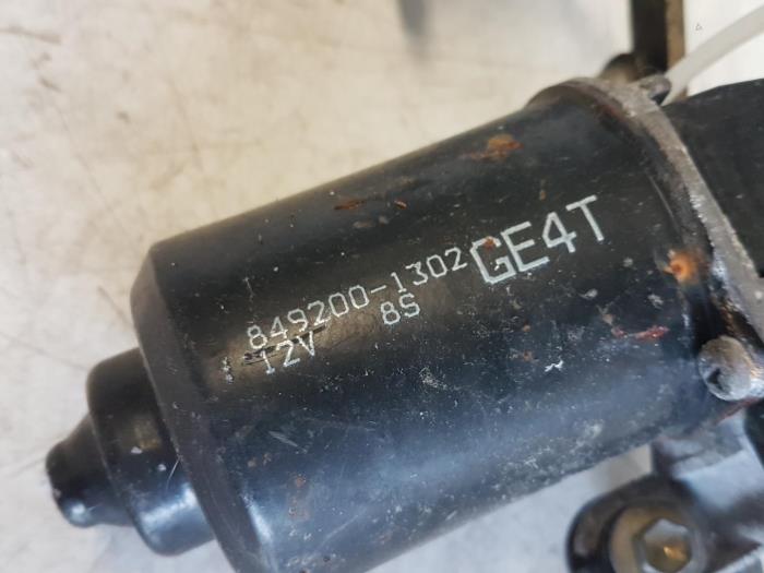 Ruitenwismotor+Mechaniek van een Mazda 626 1997