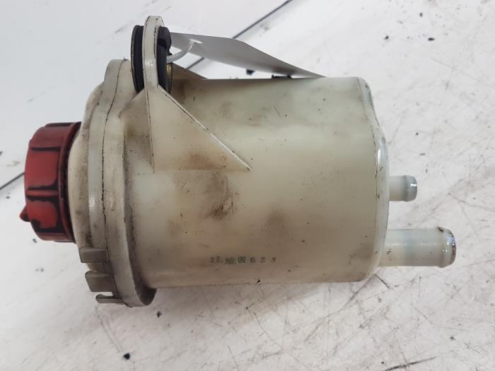 Gebruikte Servo Oliereservoir Fiat Doblo Prijs € 15,00 Margeregeling aangeboden door Autodemontagebedrijf Smit