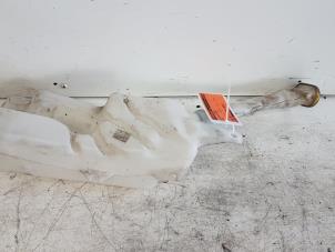 Gebruikte Ruitensproeiertank voor Renault Clio Prijs € 20,00 Margeregeling aangeboden door Autodemontagebedrijf Smit