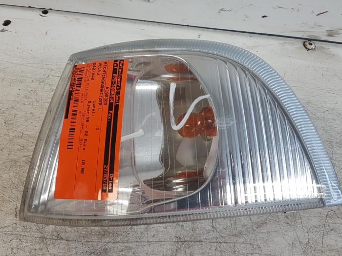 Gebruikte Pinker links Volvo S40/V40 Prijs € 10,00 Margeregeling aangeboden door Autodemontagebedrijf Smit