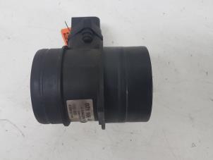 Gebruikte Luchtmassameter Volkswagen Golf IV (1J1) 2.3 V5 GTI Prijs € 45,00 Margeregeling aangeboden door Autodemontagebedrijf Smit