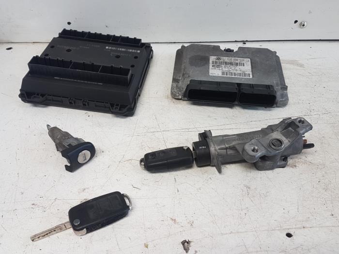 Gebruikte Kontaktslot + computer Skoda Fabia (6Y5) 1.4i 16V Prijs € 130,00 Margeregeling aangeboden door Autodemontagebedrijf Smit