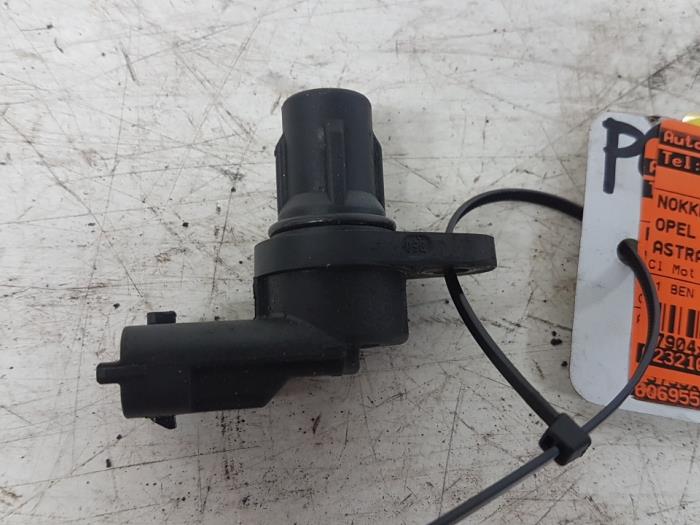 Gebruikte Nokkenas Sensor Opel Astra H GTC (L08) 1.4 16V Twinport Prijs € 25,00 Margeregeling aangeboden door Autodemontagebedrijf Smit