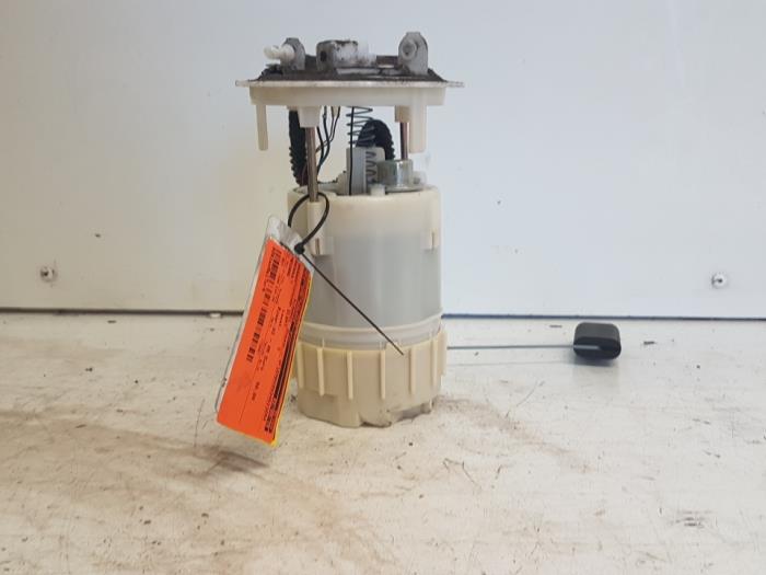 Gebruikte Tank element Pomp Renault Megane II CC (EM) 1.6 16V Prijs € 50,00 Margeregeling aangeboden door Autodemontagebedrijf Smit