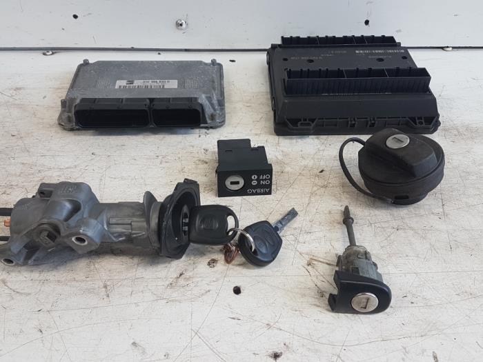 Gebruikte Kontaktslot + computer Seat Ibiza III (6L1) 1.2 12V Prijs € 150,00 Margeregeling aangeboden door Autodemontagebedrijf Smit