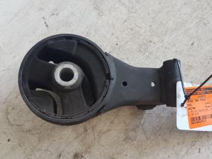 Gebruikte Versnellingsbak Steun Opel Vectra C GTS 2.2 16V Prijs € 35,00 Margeregeling aangeboden door Autodemontagebedrijf Smit