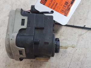 Gebruikte Koplampmotor Renault Scénic II (JM) 2.0 16V Prijs € 15,00 Margeregeling aangeboden door Autodemontagebedrijf Smit