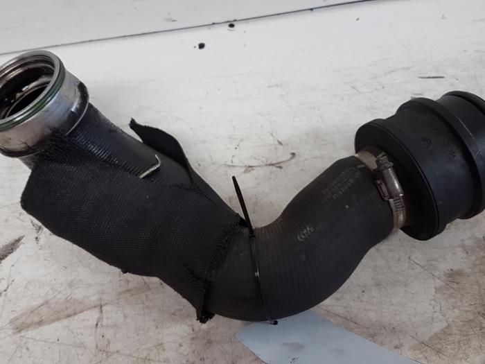 Gebruikte Intercooler Slang Mercedes A (W169) 2.0 A-200 CDI 16V 5-Drs. Prijs € 10,00 Margeregeling aangeboden door Autodemontagebedrijf Smit