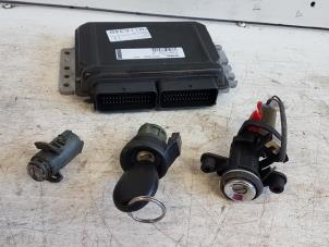 Gebruikte Kontaktslot + computer Rover 75 2.0 V6 24V Classic Prijs € 150,00 Margeregeling aangeboden door Autodemontagebedrijf Smit