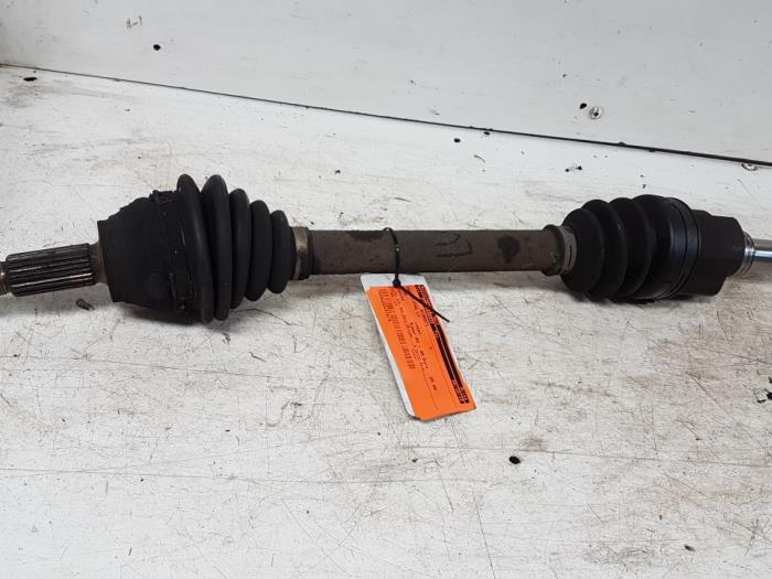 Gebruikte Aandrijfas links-voor Ford Fiesta 5 (JD/JH) 1.25 16V Prijs € 15,00 Margeregeling aangeboden door Autodemontagebedrijf Smit