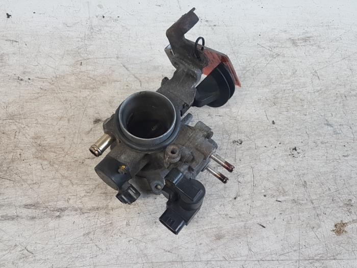 Gebruikte Gasklephuis Toyota Yaris (P1) 1.0 16V VVT-i Prijs € 40,00 Margeregeling aangeboden door Autodemontagebedrijf Smit