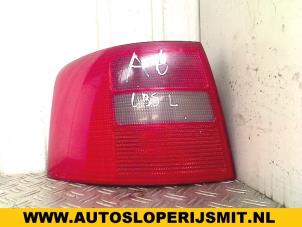 Gebruikte Achterlicht links Audi A6 Avant (C4) 2.6 V6 Prijs op aanvraag aangeboden door Autodemontagebedrijf Smit