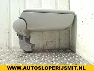 Gebruikte Armleuning Fiat Stilo MW (192C) 1.9 JTD 80 Prijs op aanvraag aangeboden door Autodemontagebedrijf Smit