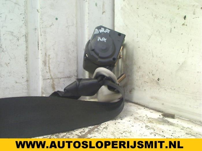 Veiligheidsgordel rechts-achter van een Volkswagen Bora (1J2) 1.9 TDI 110 1999