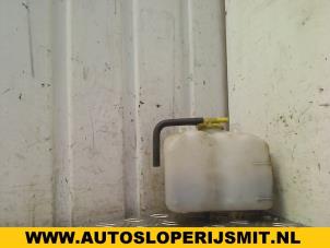 Gebruikte Koelvloeistof Reservoir Kia Pride (DA) 1.3i Prijs op aanvraag aangeboden door Autodemontagebedrijf Smit