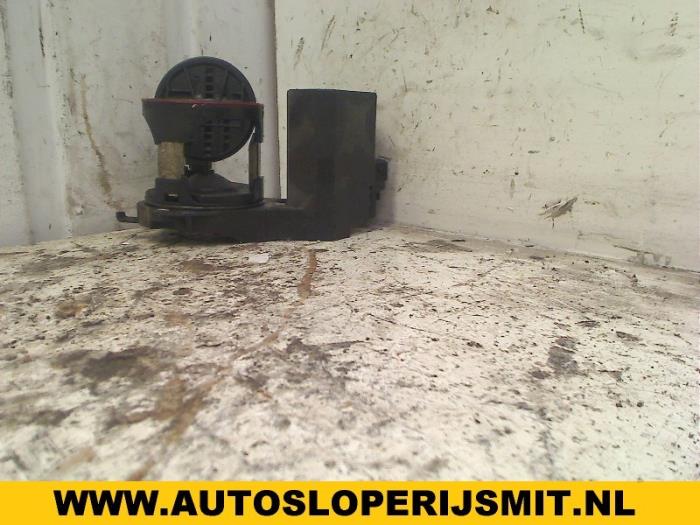 Gebruikte Gasklephuis BMW 3 serie Compact (E36/5) 318 tds Prijs op aanvraag aangeboden door Autodemontagebedrijf Smit