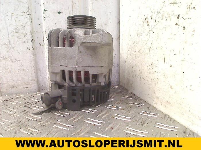 Gebruikte Dynamo Peugeot 306 (7A/C/S) 1.6i XR,XT,ST Prijs op aanvraag aangeboden door Autodemontagebedrijf Smit
