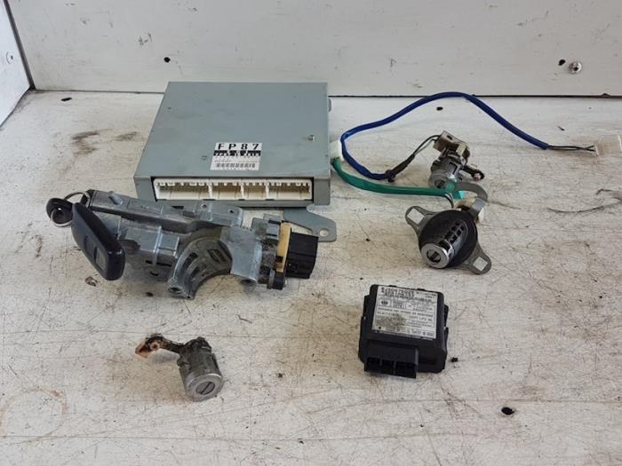 Gebruikte Kontaktslot + computer Mazda Premacy 1.8 16V Prijs € 150,00 Margeregeling aangeboden door Autodemontagebedrijf Smit