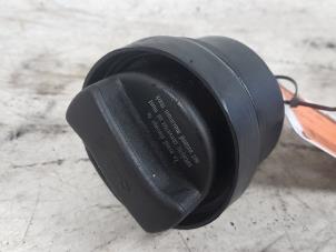 Gebruikte Oliedop Volkswagen Golf IV (1J1) 1.8 20V Prijs € 5,00 Margeregeling aangeboden door Autodemontagebedrijf Smit