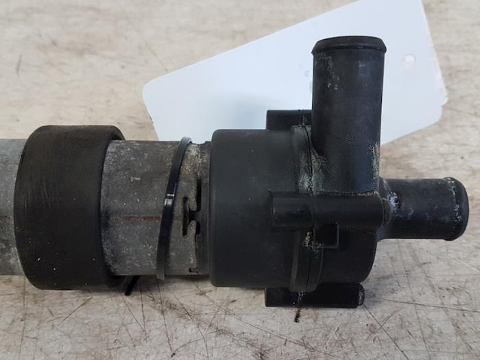 Gebruikte Waterpomp Mercedes C (W203) 2.0 C-200K 16V Prijs € 20,00 Margeregeling aangeboden door Autodemontagebedrijf Smit