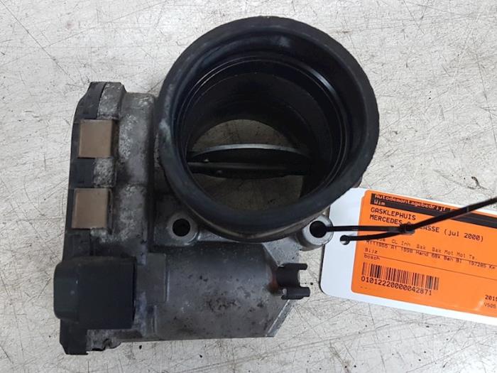 Gebruikte Gasklephuis Mercedes C (W203) 2.0 C-200K 16V Prijs € 10,00 Margeregeling aangeboden door Autodemontagebedrijf Smit