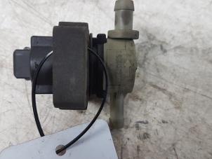 Gebruikte Brandstof Drukregelaar Mercedes C (W203) 2.0 C-200K 16V Prijs € 15,00 Margeregeling aangeboden door Autodemontagebedrijf Smit