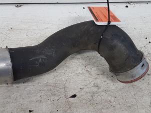 Gebruikte Intercooler Slang Mercedes C (W203) 2.0 C-200K 16V Prijs € 15,00 Margeregeling aangeboden door Autodemontagebedrijf Smit