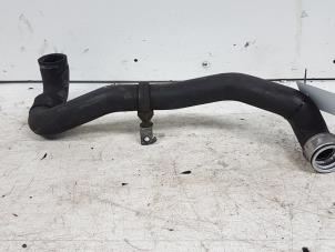 Gebruikte Turboslang Mercedes C (W203) 2.0 C-200K 16V Prijs € 35,00 Margeregeling aangeboden door Autodemontagebedrijf Smit