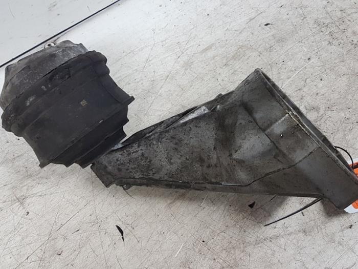 Gebruikte Motorrubber Mercedes C (W203) 2.0 C-200K 16V Prijs € 30,00 Margeregeling aangeboden door Autodemontagebedrijf Smit