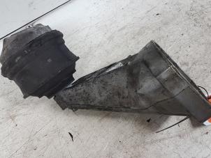 Gebruikte Motorsteun Mercedes C (W203) 2.0 C-200K 16V Prijs € 30,00 Margeregeling aangeboden door Autodemontagebedrijf Smit