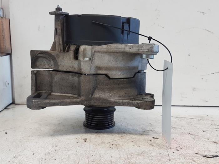 Gebruikte Dynamo Volkswagen Transporter/Caravelle T4 1.9 TDI Prijs € 35,00 Margeregeling aangeboden door Autodemontagebedrijf Smit