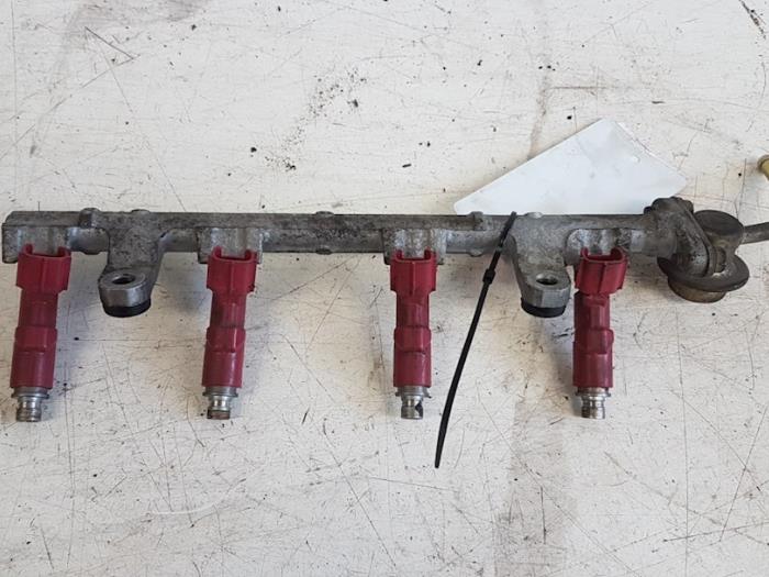 Gebruikte Injector brug Daihatsu YRV (M2) 1.3 16V DVVT Prijs € 20,00 Margeregeling aangeboden door Autodemontagebedrijf Smit