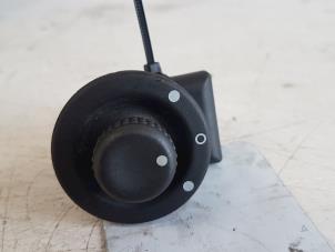 Gebruikte Schakelaar Spiegel Renault Laguna II Grandtour (KG) 2.0 16V Prijs € 10,00 Margeregeling aangeboden door Autodemontagebedrijf Smit