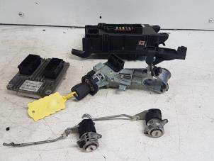 Gebruikte Contactslot + computer Fiat Grande Punto (199) 1.4 Prijs € 145,00 Margeregeling aangeboden door Autodemontagebedrijf Smit