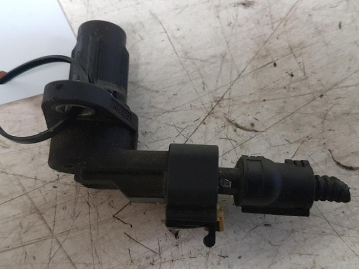 Gebruikte Sensor Nokkenas Fiat Grande Punto (199) 1.4 Prijs € 10,00 Margeregeling aangeboden door Autodemontagebedrijf Smit
