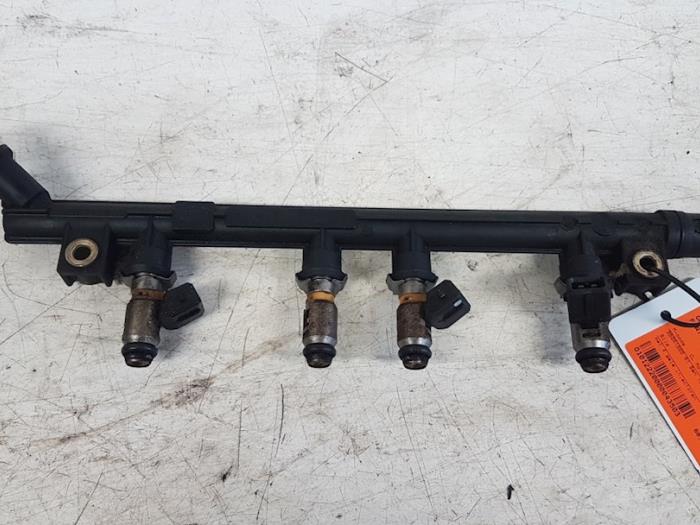 Gebruikte Injector brug Fiat Grande Punto (199) 1.4 Prijs € 30,00 Margeregeling aangeboden door Autodemontagebedrijf Smit