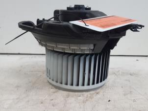 Gebruikte Chaufage Ventilatiemotor Fiat Grande Punto (199) 1.4 Prijs € 30,00 Margeregeling aangeboden door Autodemontagebedrijf Smit