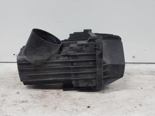 Gebruikte Luchtfilterhuis Citroen C5 II Break (RE) 2.0 HDiF 16V Prijs € 25,00 Margeregeling aangeboden door Autodemontagebedrijf Smit